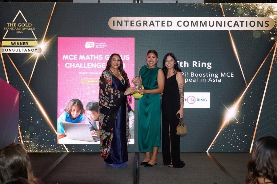  L-R Head of Campaign Parada Sritaragul and Campaign Manager Jaralyne Cueto accepted the award at the ceremony in Singapore